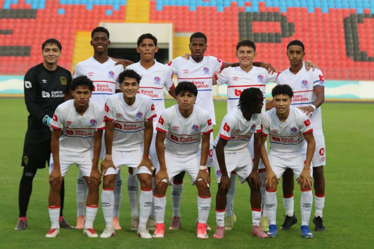 Imágenes: Olimpia celebró su título 11 en reservas y una leyenda los acompañó