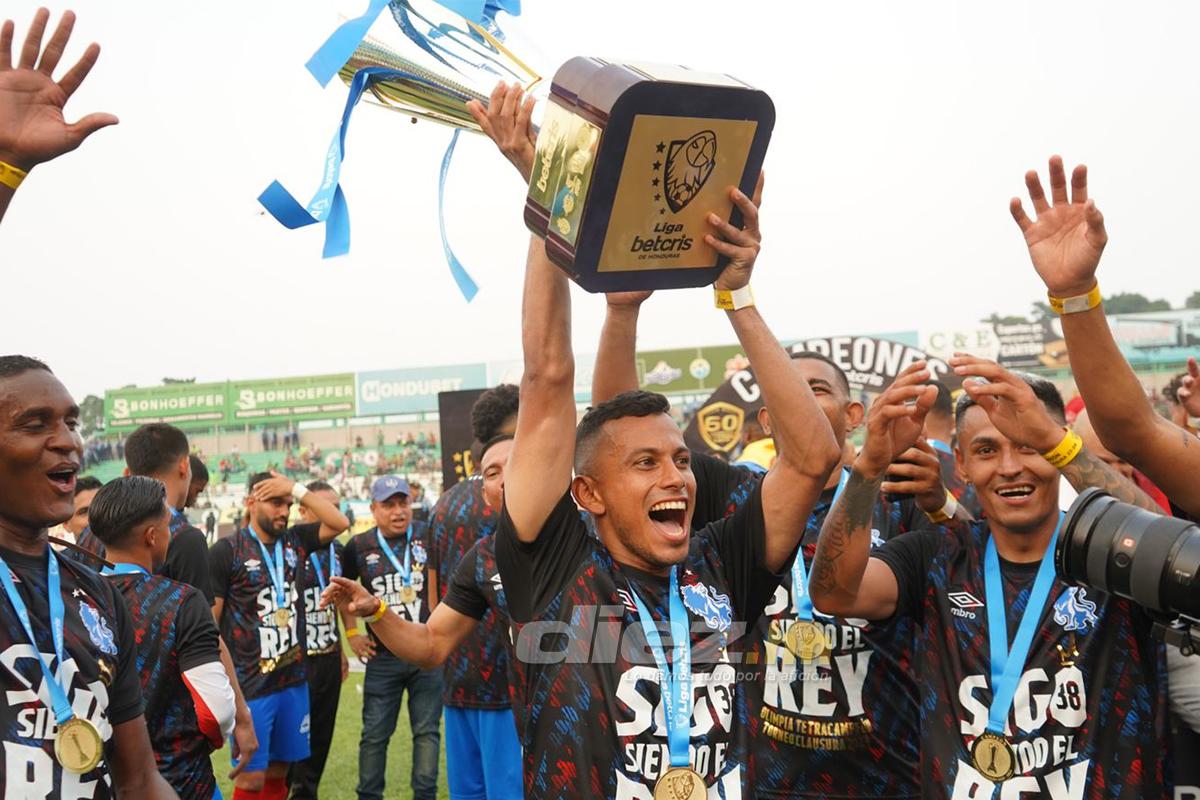 Olimpia se coronó en el Yankel: Menjívar y Beckeles festejan con puros, locura de Araújo y los que celebraron con sus novias