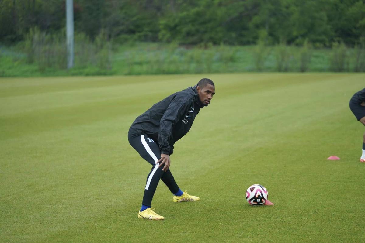 El exjugador que visitó a la Selección de Honduras e hizo una oración con Reinaldo Rueda; así fue el nuevo entreno de la “H”
