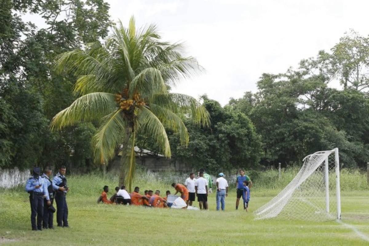 Así luce en completo abandono el estadio Milton Flores de La Lima que invadieron