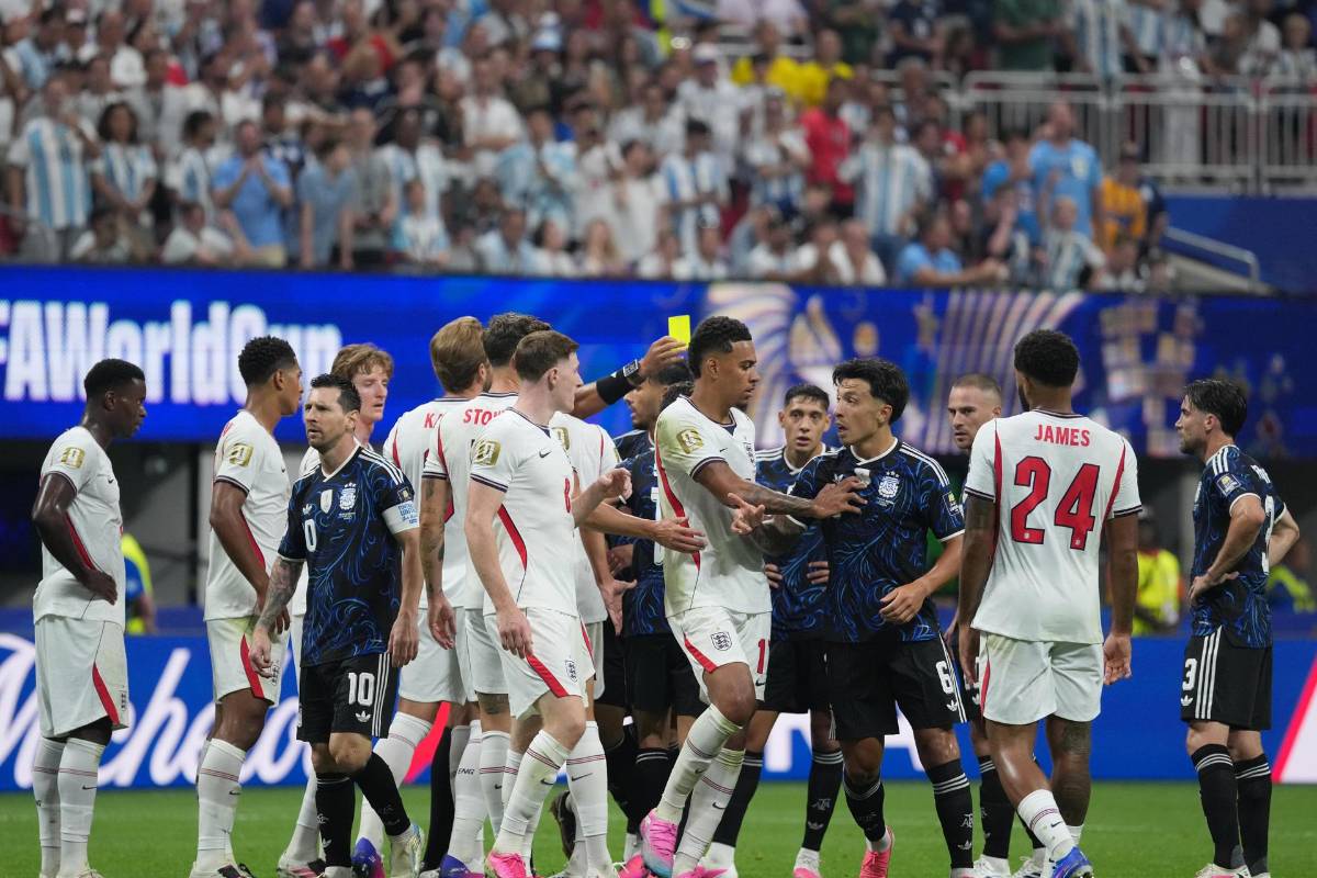 La roja que el VAR no revisó, la salvada del partido y magia de Messi con Argentina