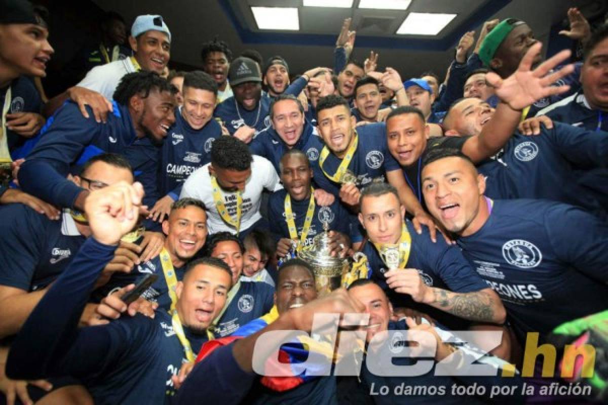 No se vio en TV: Locura en camerinos y el abrazo de Diego Vázquez con Henry Figueroa