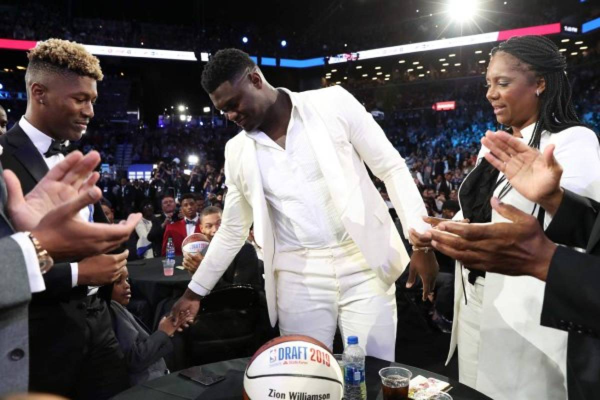 BROOKLYN, NY - JUNE 20: Zion Williamson celebrates with family after being selected first overall by the New Orleans Pelicans during the 2019 NBA Draft on June 20, 2019 at the Barclays Center in Brooklyn, New York. NOTE TO USER: User expressly acknowledges and agrees that, by downloading and/or using this photograph, user is consenting to the terms and conditions of the Getty Images License Agreement. Mandatory Copyright Notice: Copyright 2019 NBAE Michael J. LeBrecht II/NBAE via Getty Images/AFP