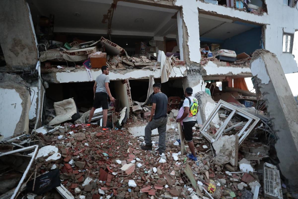 Edificios caídos y gente en la calle: así es la destrucción luego del terremoto en Venezuela