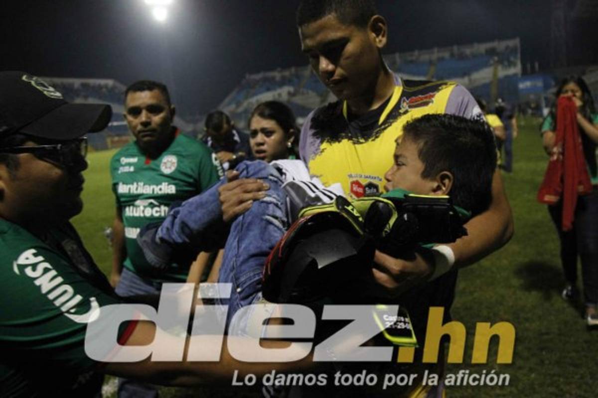 Impactantes imágenes: Terror y drama en el estadio Morazán tras actos vandálicos