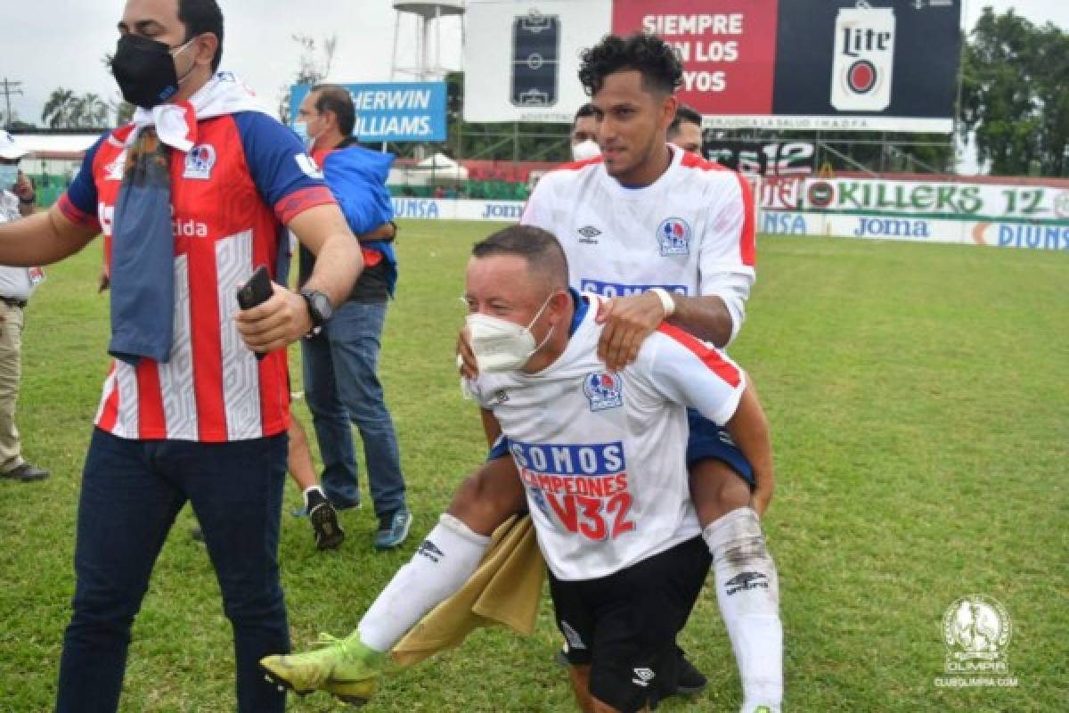 Hasta un legionario celebró la copa 32: Las otras imágenes del tremendo festejo del Olimpia