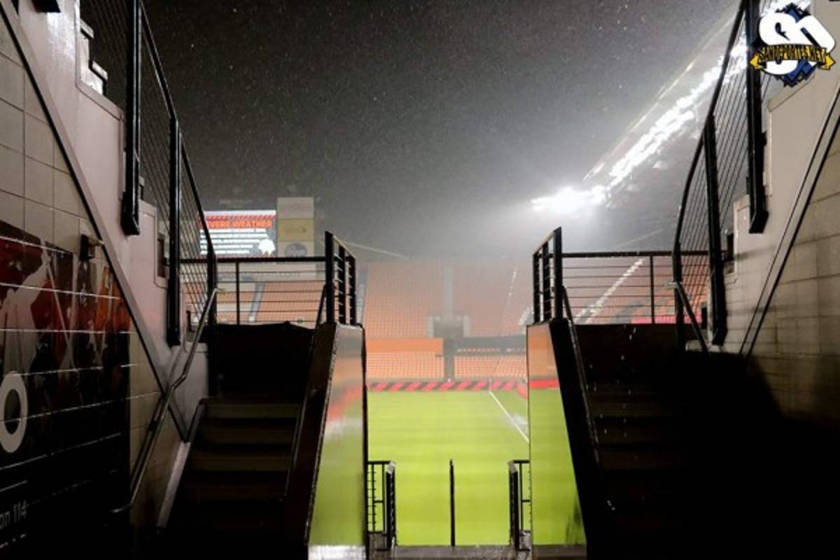 ¡Ni la lluvia los detuvo! Afición del Guastatoya puso el ambiente en el BBVA Compass Stadium