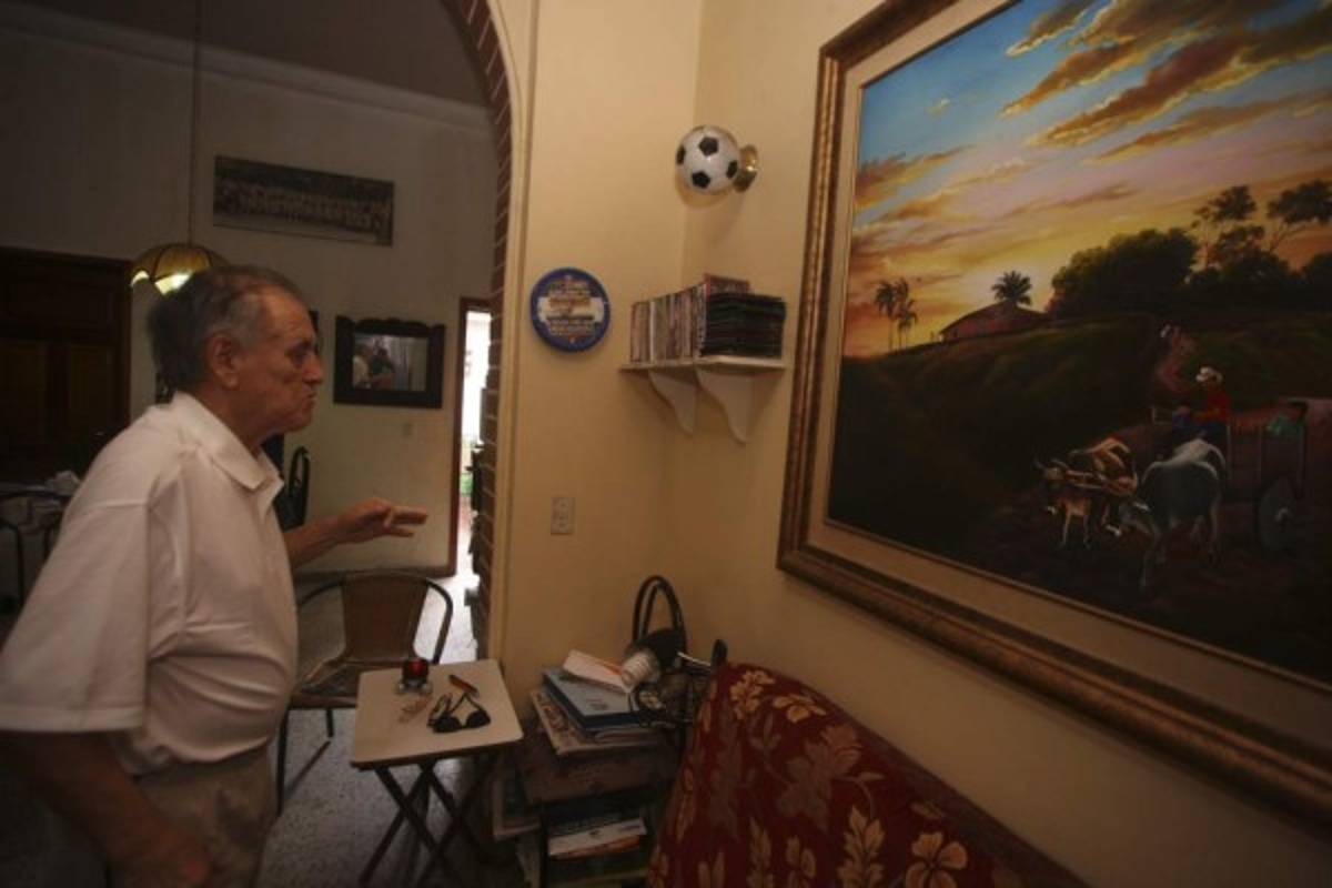 FOTOS: Así es la humilde y futbolera morada donde vive Chelato Uclés