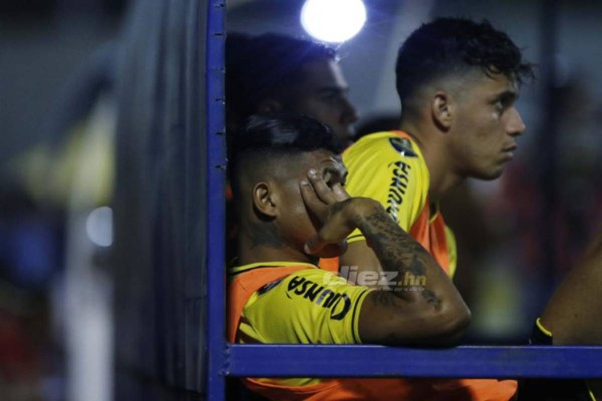 La bronca Pírez-Oseguera, el rostro del juvenil de Real España y el festejo del Chino López