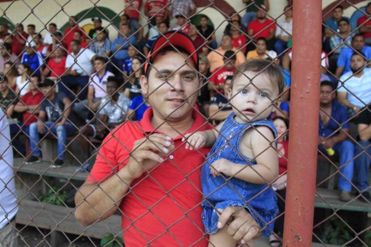 ¡AMBIENTAZO! La multitud que acompaña a los equipos en el Ascenso