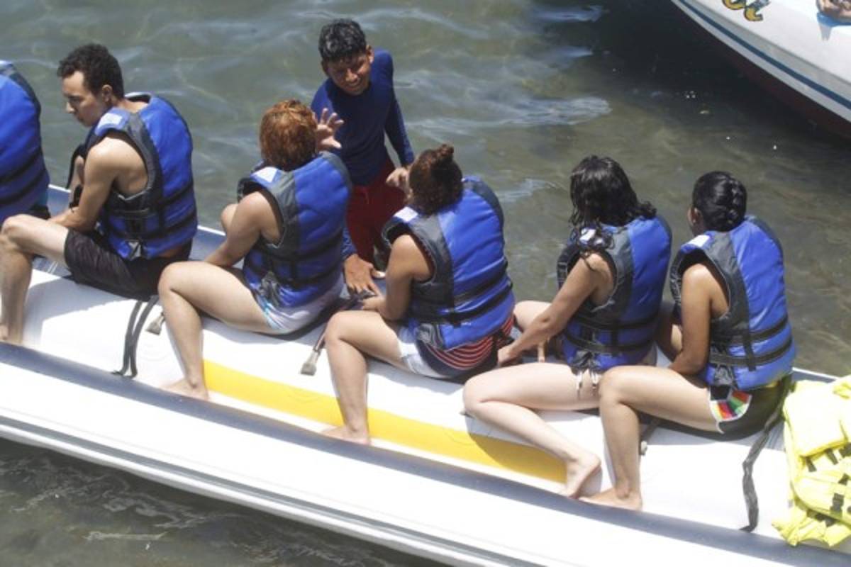 El ardiente verano 2017 en las playas de Honduras