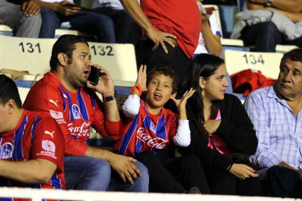 FOTOS: Afición de Olimpia no falla y llena el estadio Nacional