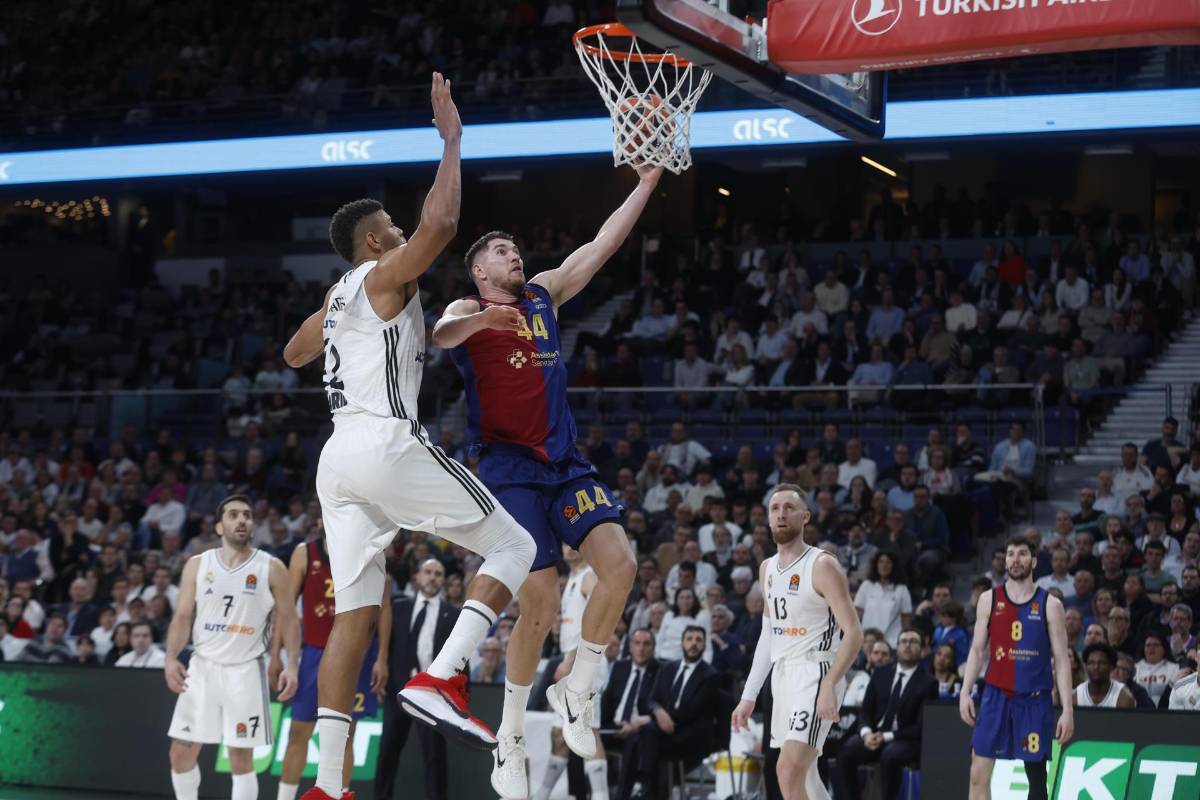 Modric realizó tremendo gesto y Mbappé con cara de pocos amigos: estrellas del Madrid sorprendieron en el clásico del Basketball