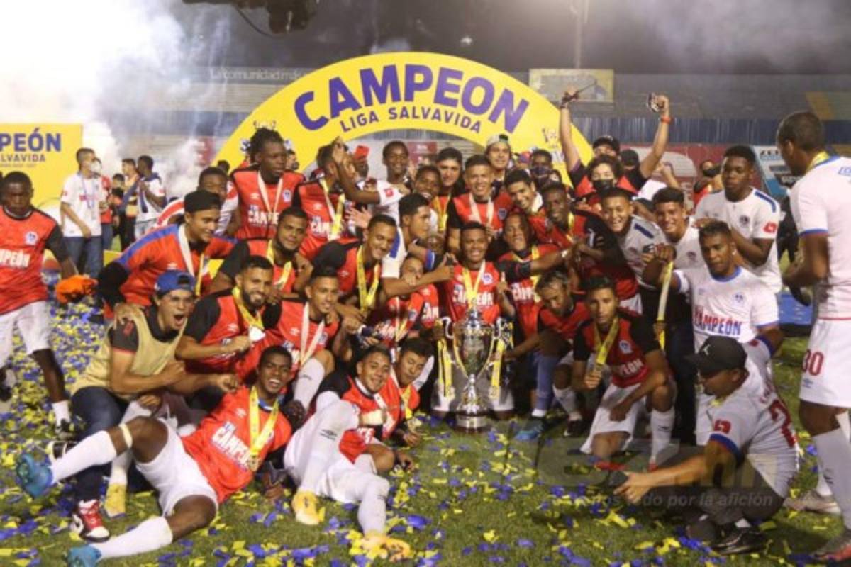 La historia detrás de 'La Taflo', el 'talismán' y comediante que volvió a celebrar otro título con el Olimpia