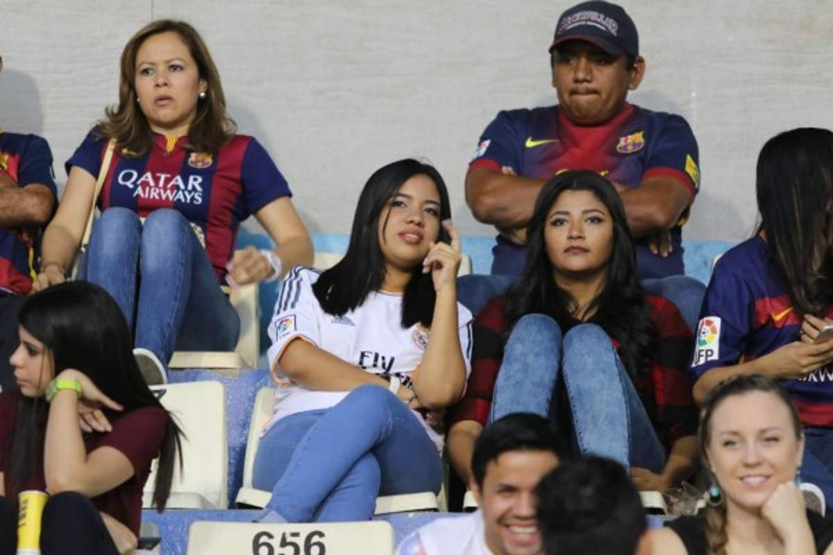 Las hermosas chicas que adornaron el clásico entre Motagua y Olimpia