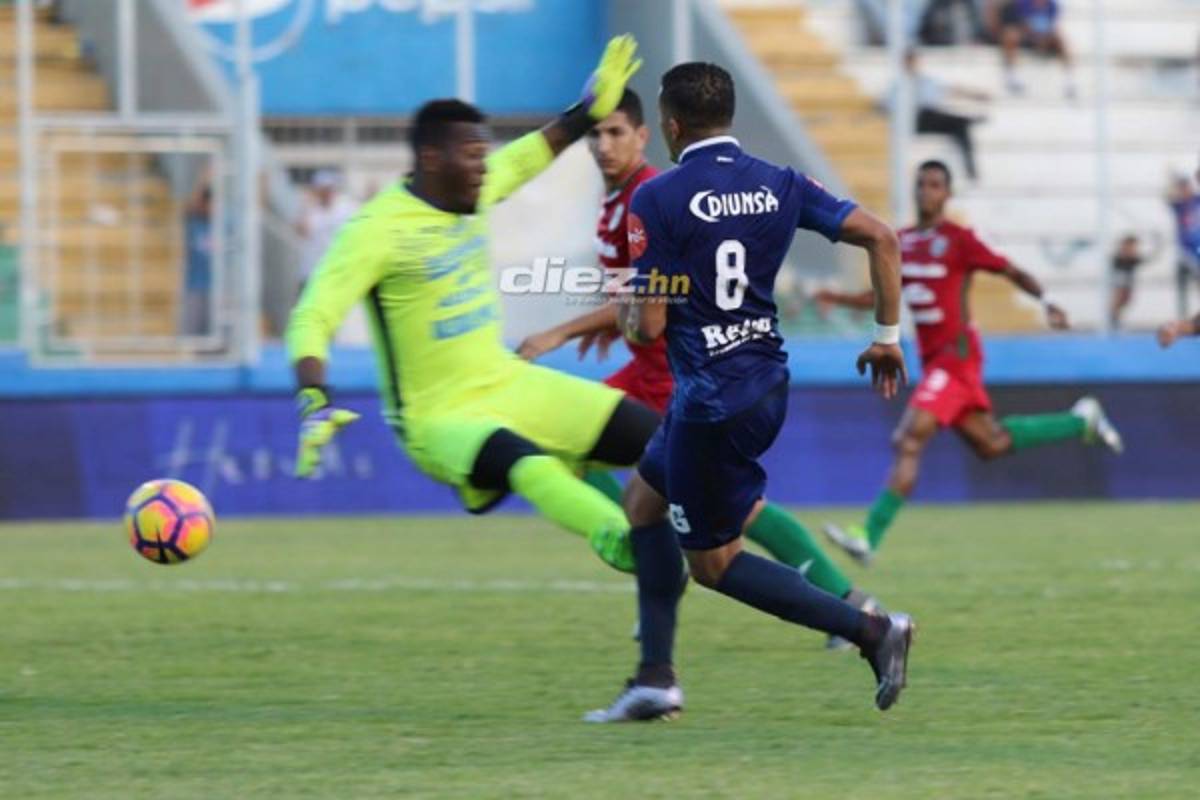 No viste en TV: Pelea en las gradas y la entrada de Bodden a Walter Martínez