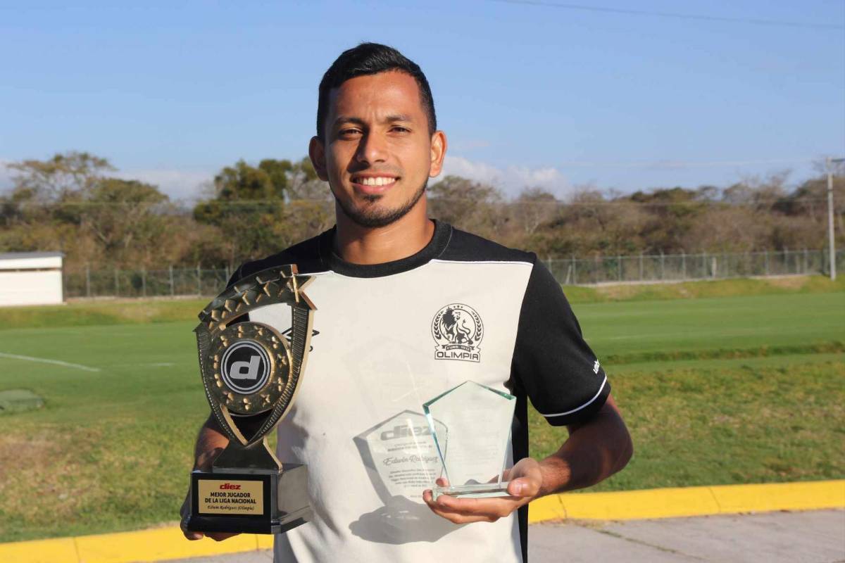 Futbolistas del Olimpia reciben los trofeos de Premios DIEZ, nuevo look ¿Posible sorpresa en el 11 titular?