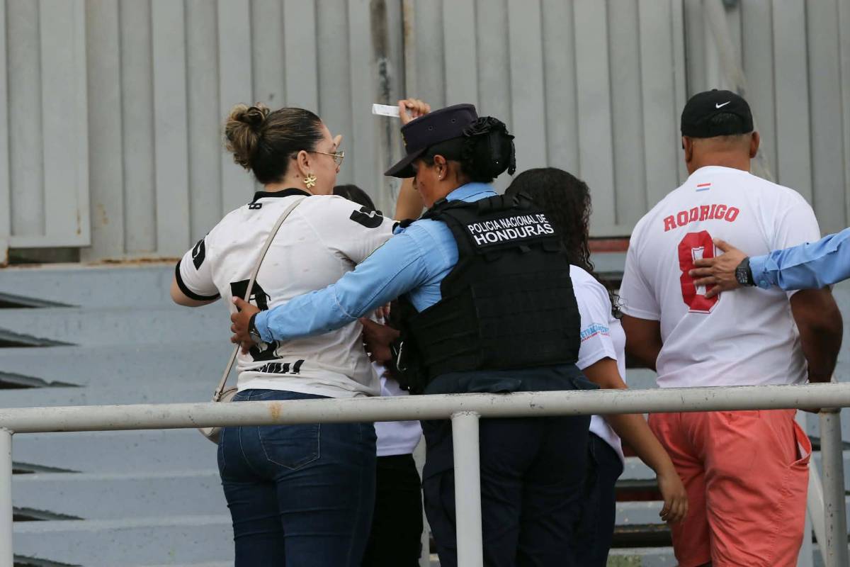 Aficionadas del Olimpia enamoran, aparece la famosa gorra del Platense y el selfie