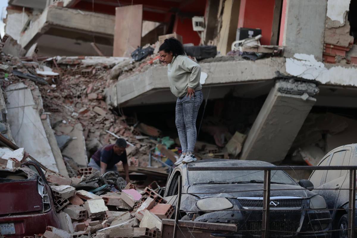 Edificios caídos y gente en la calle: así es la destrucción luego del terremoto en Venezuela