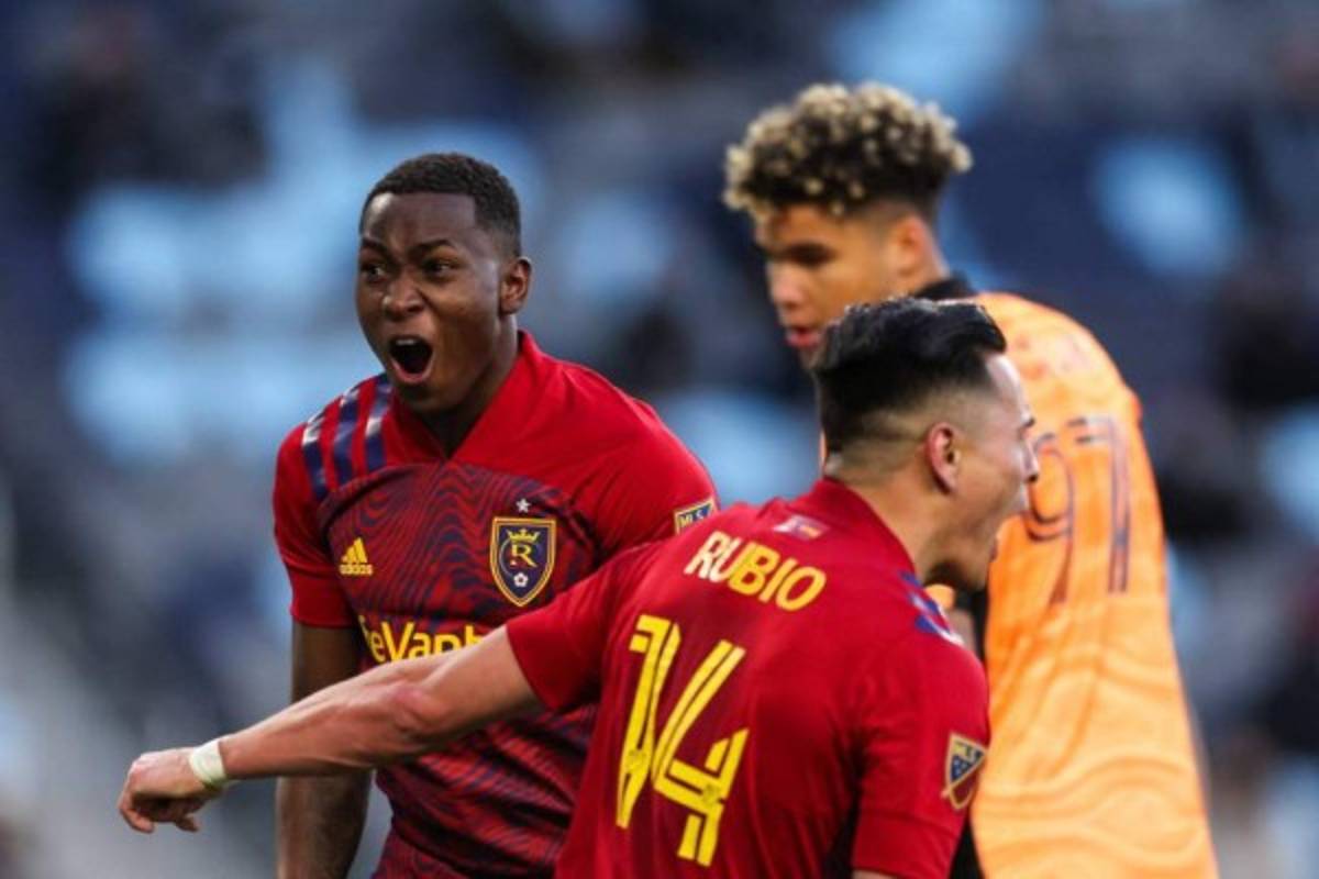 Douglas Martínez y Roger Espinoza suman minutos en victoria de Real Salt Lake ante Sporting KC