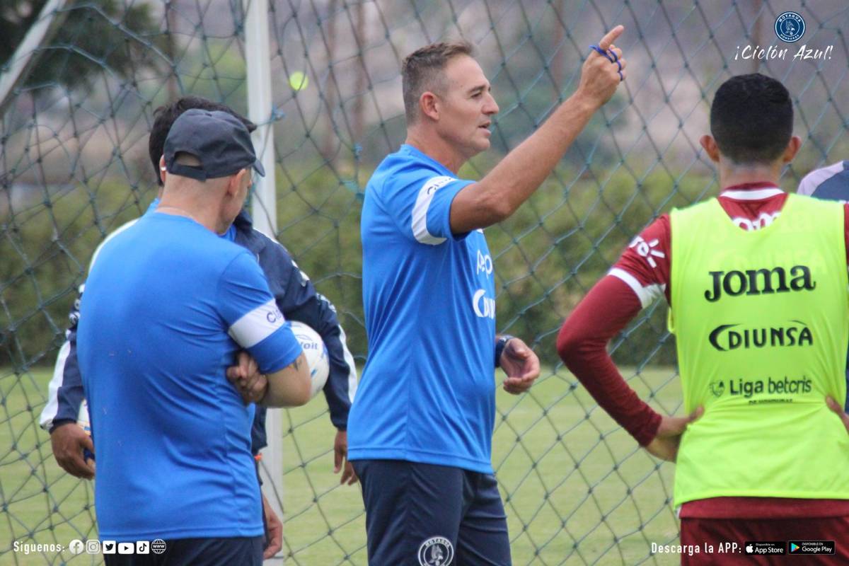 ¡Ya comanda el Nido! Así fue el primer día de Hernán “La Tota” Medina como entrenador del Motagua: dirigió el entrenamiento