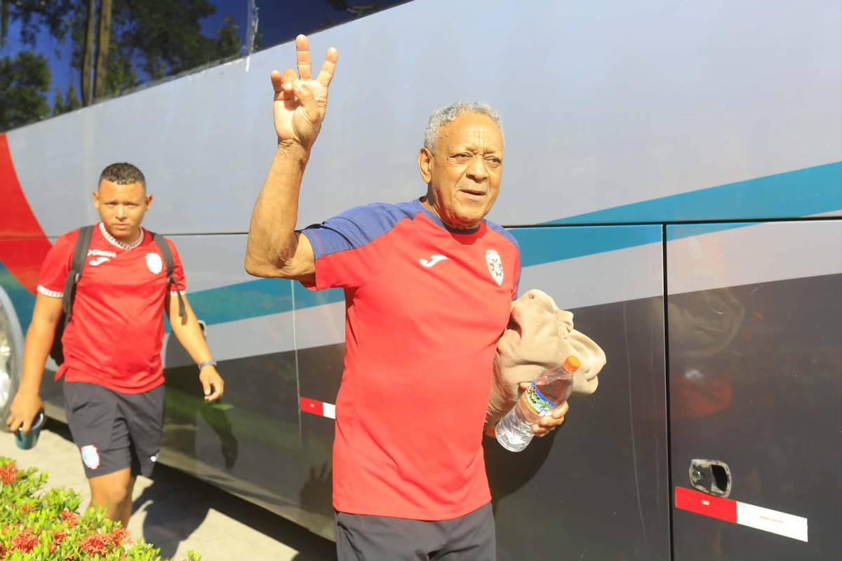 Marathón sale rumbo a Tegucigalpa: El jugador con la biblia en mano, otro con tablet y todos los cachivaches de Rubilio