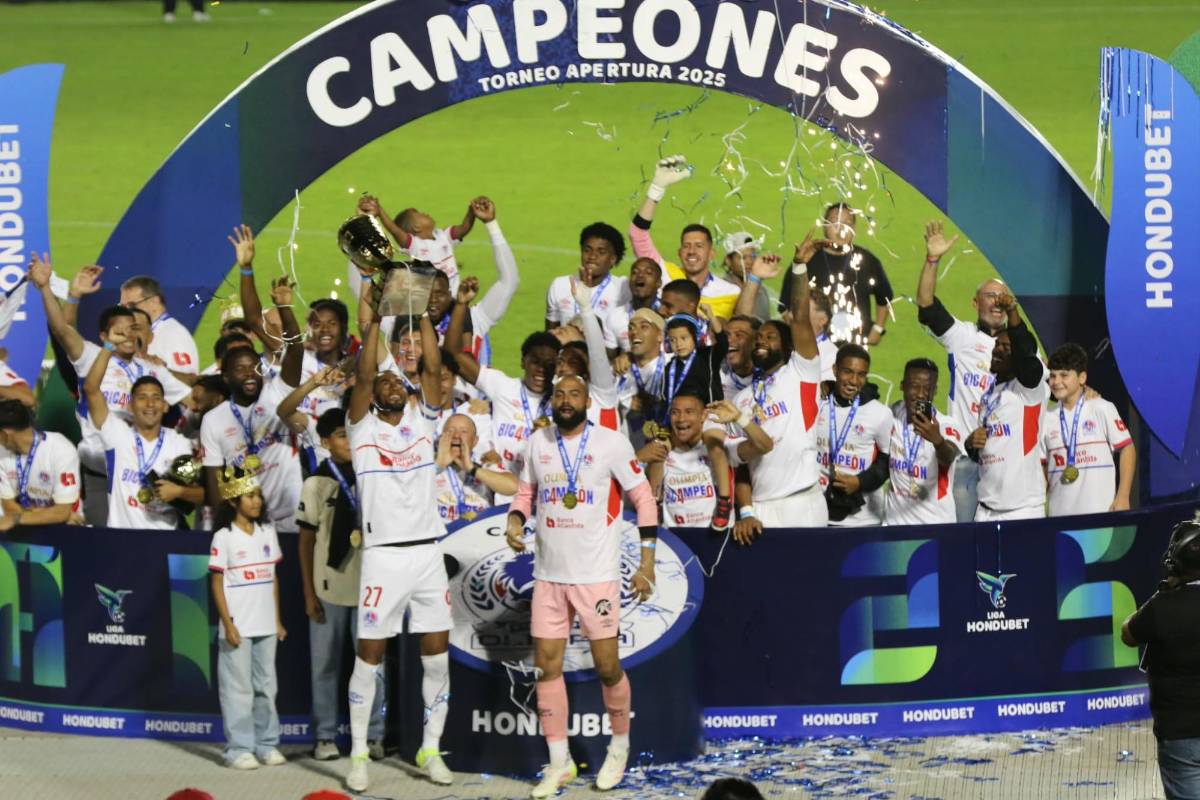 Olimpia festeja la 40 a lo grande, Bengtson y Menjívar estrenan la nueva copa; ¿quién se llevó el Balón de Oro de Honduras?