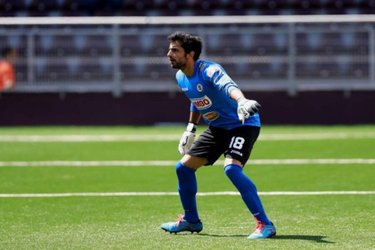 Chivas hizo oficial que Luis Michel no regresará al Saprissa