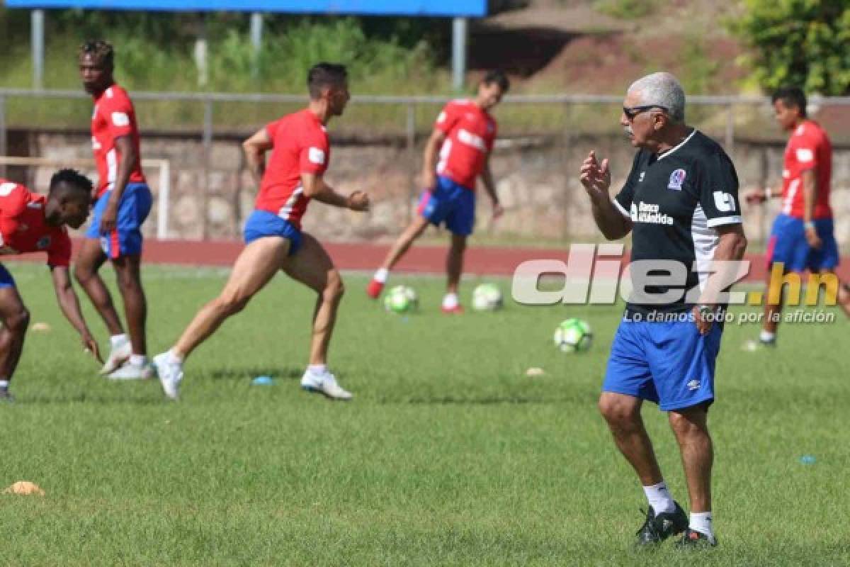 FOTOS: Diego Vázquez observó de reojo el entreno del Olimpia de Keosseián