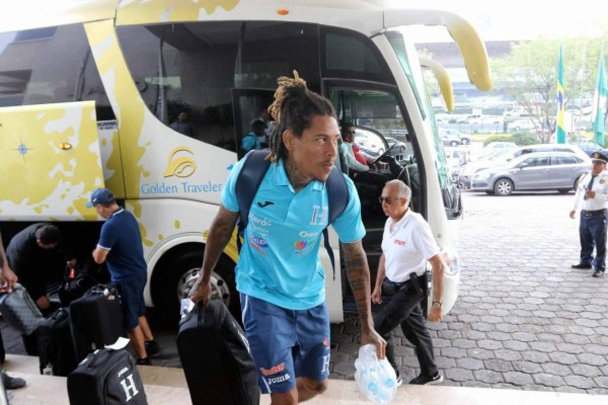 Aficionados arropan a Honduras a su llegada a Ciudad de México