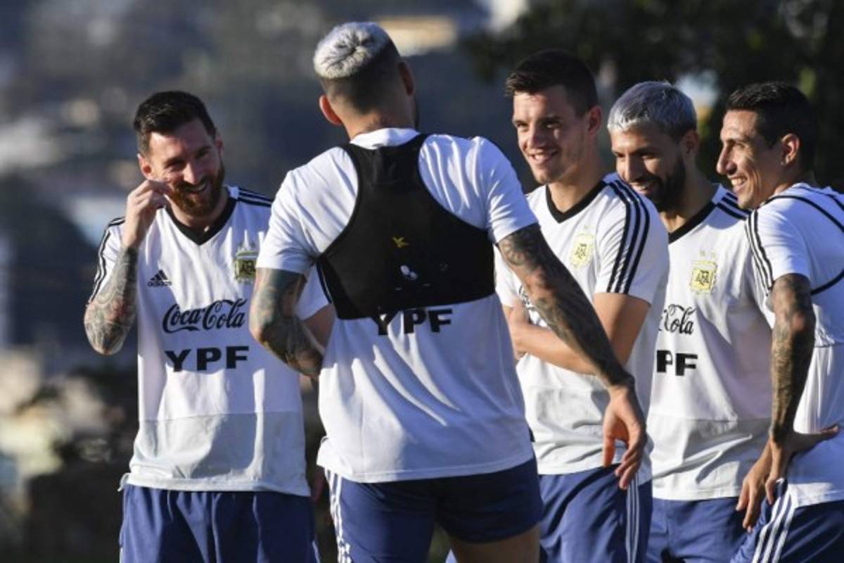¡Messi recibe regalo! Así fue el entreno de Argentina previo a enfrentar a Brasil