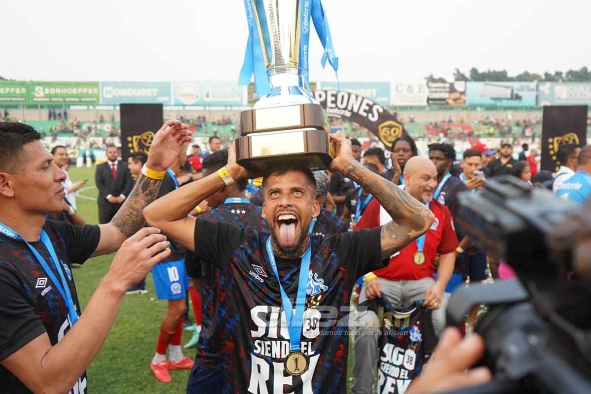 Olimpia se coronó en el Yankel: Menjívar y Beckeles festejan con puros, locura de Araújo y los que celebraron con sus novias