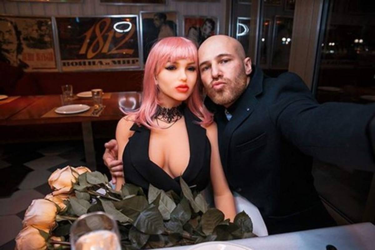 Yuri Tolochko, el popular fisicoculturista que se casará con su muñeca de silicona