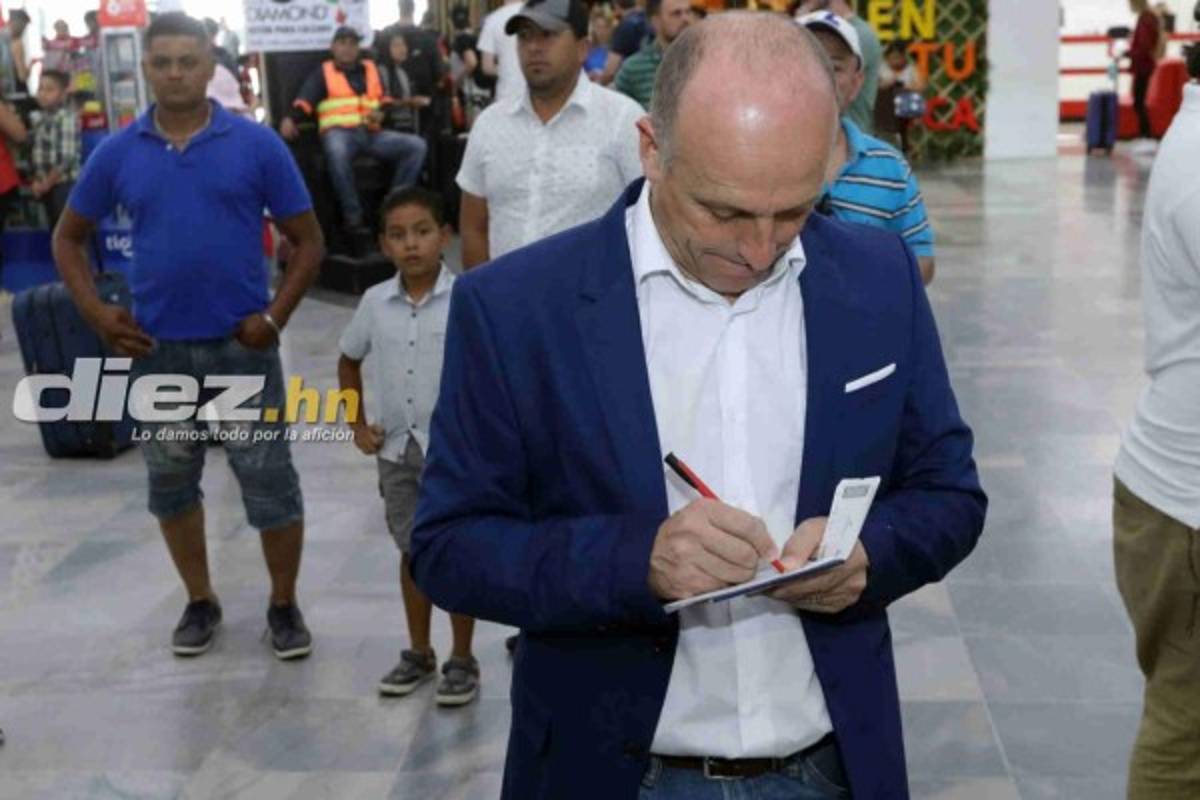 Día de 'selfies' y de la familia Róchez: así fue la salida de la Selección de Honduras