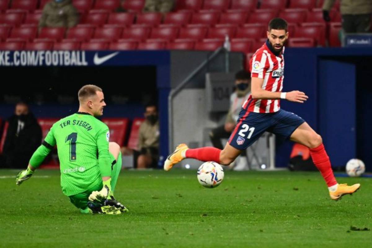 Fotos: La escalofriante lesión de Piqué y Messi, más frustrado que nunca en el Barcelona