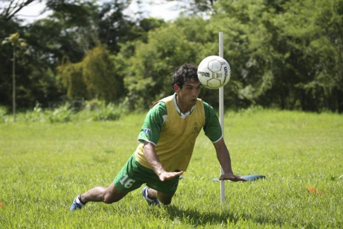 FOTOS: El álbum del delantero del Real España Nicolás Cardozo