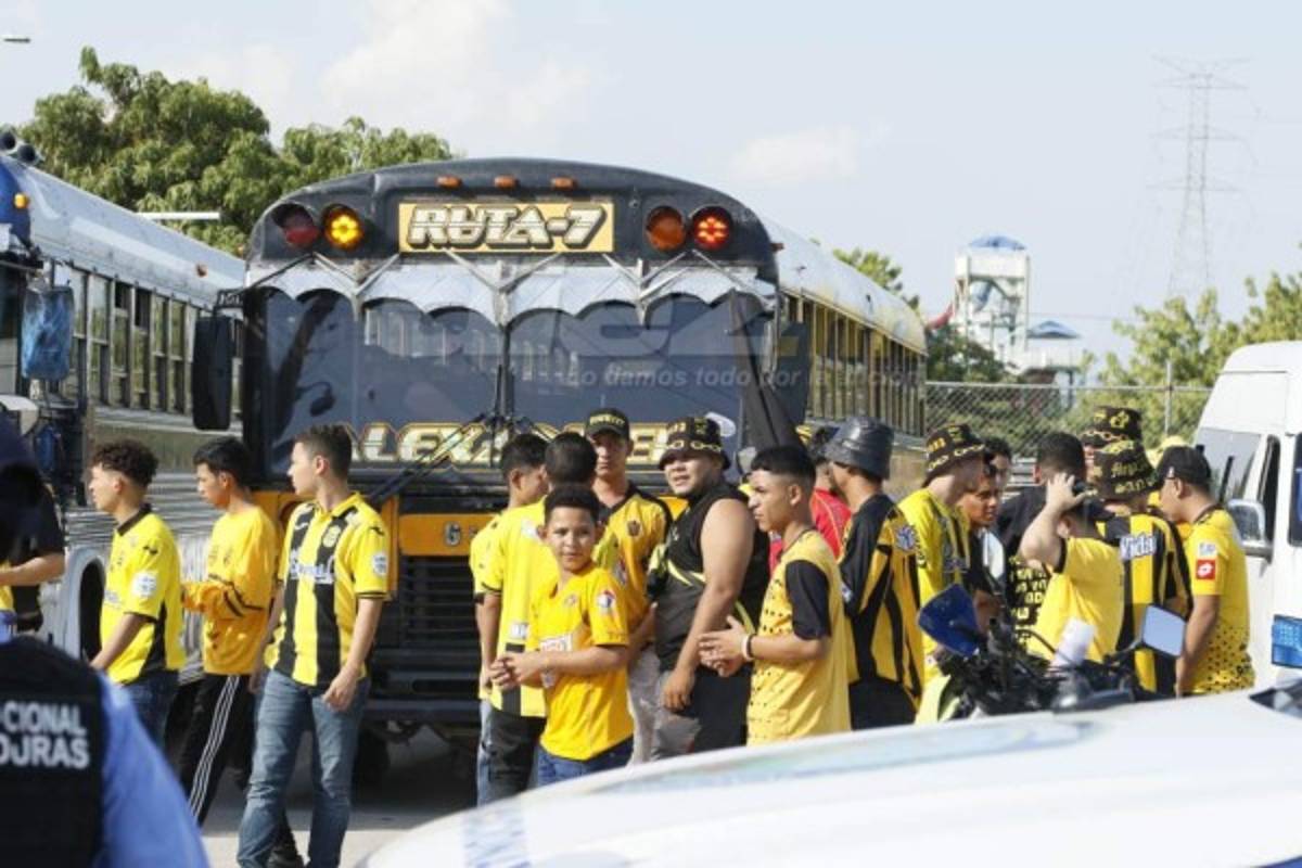 El ambientazo de los aficionados previo al clásico sampedrano en el Olímpico