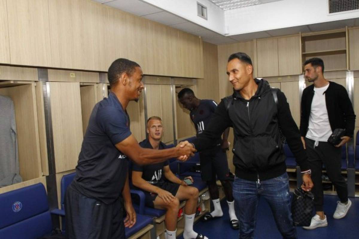 Así recibieron a Keylor Navas en el PSG: El abrazo de Di María y sus primeras atajadas