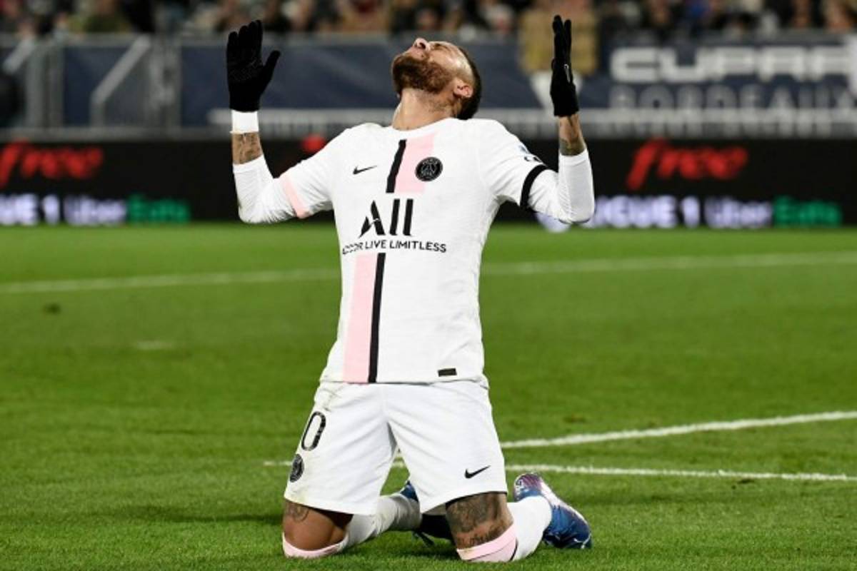 FOTOS: Alberth Elis anota, deja en el suelo a Keylor Navas y así fue el enfrentamiento con Mbappé