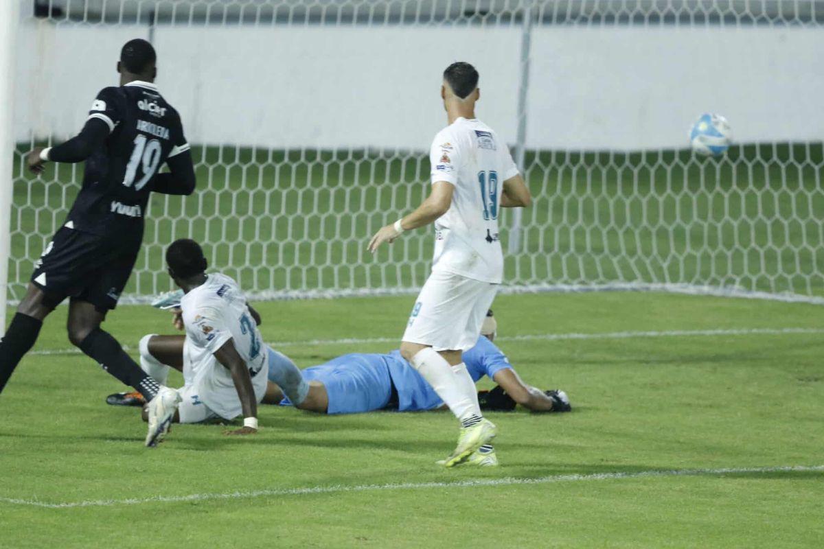 El salvador de Olimpia para derrotar al Platense, hermosuras en el Morazán y show de la Ultra Fiel