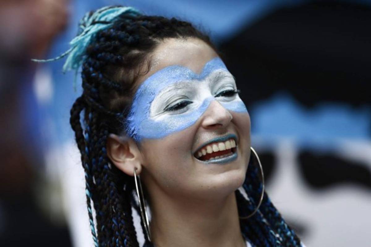 ¡HERMOSAS! Las bellas chicas en el juego entre Francia y Argentina en Rusia 2018