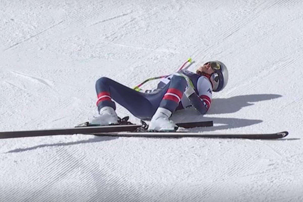 Drama en los Juegos Olímpicos: compitió con ligamentos rotos, sufre terrible caída y es retirada en helicóptero