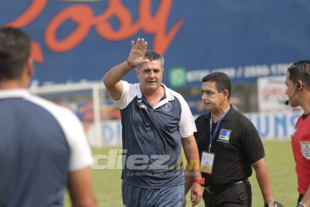 ¡Bien bañado! Diego Vázquez vive su tarde más difícil como técnico del Motagua