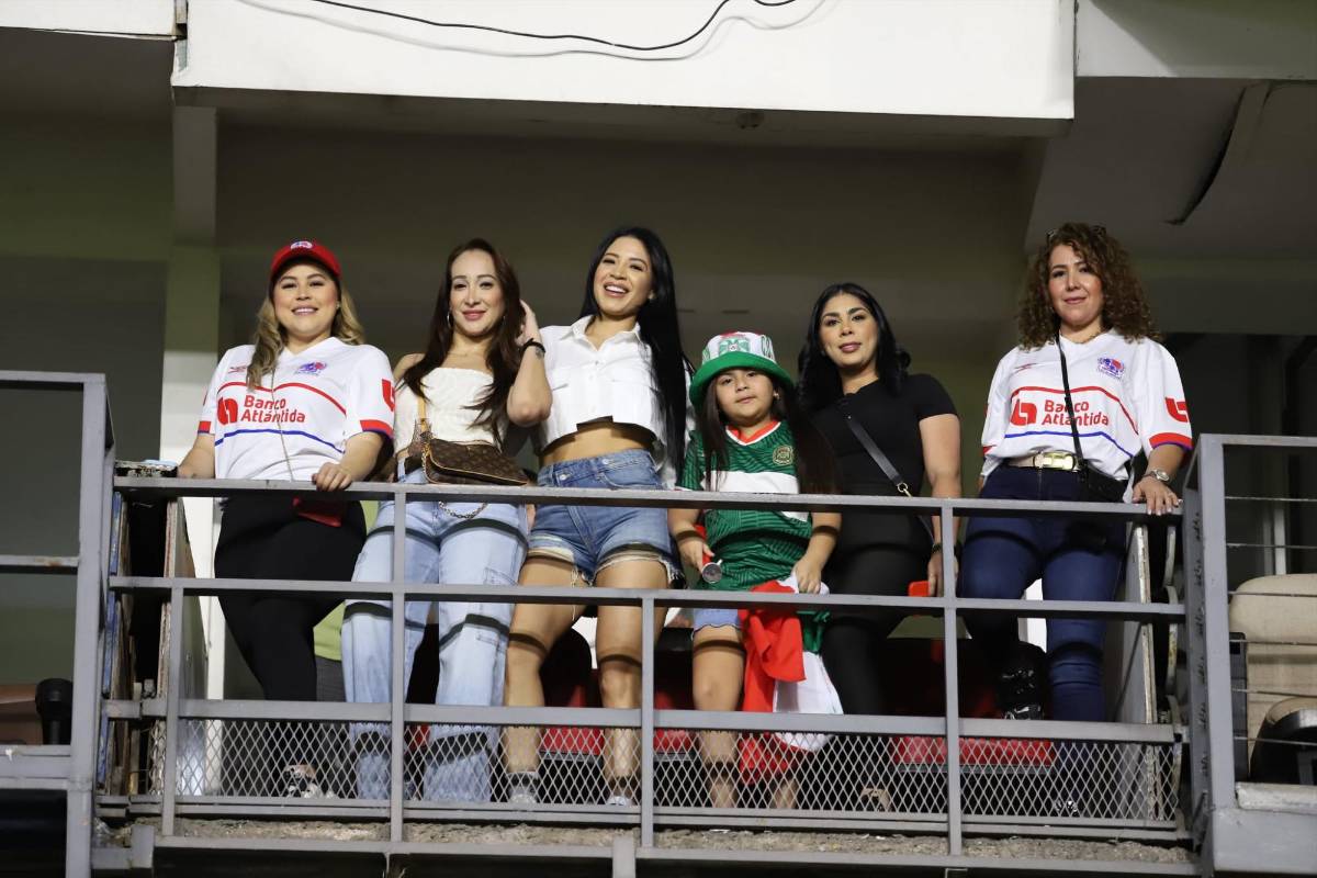Las hermosas chicas, Lady Santa Bárbara sorprende y Ester Mendoza roba suspiros en la previa del Olimpia - Marathón