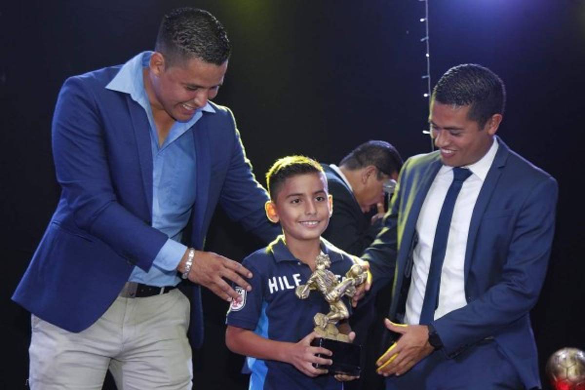 A lo FIFA, se realizó la Gala Kifaru del Instituto Happy New Dawn