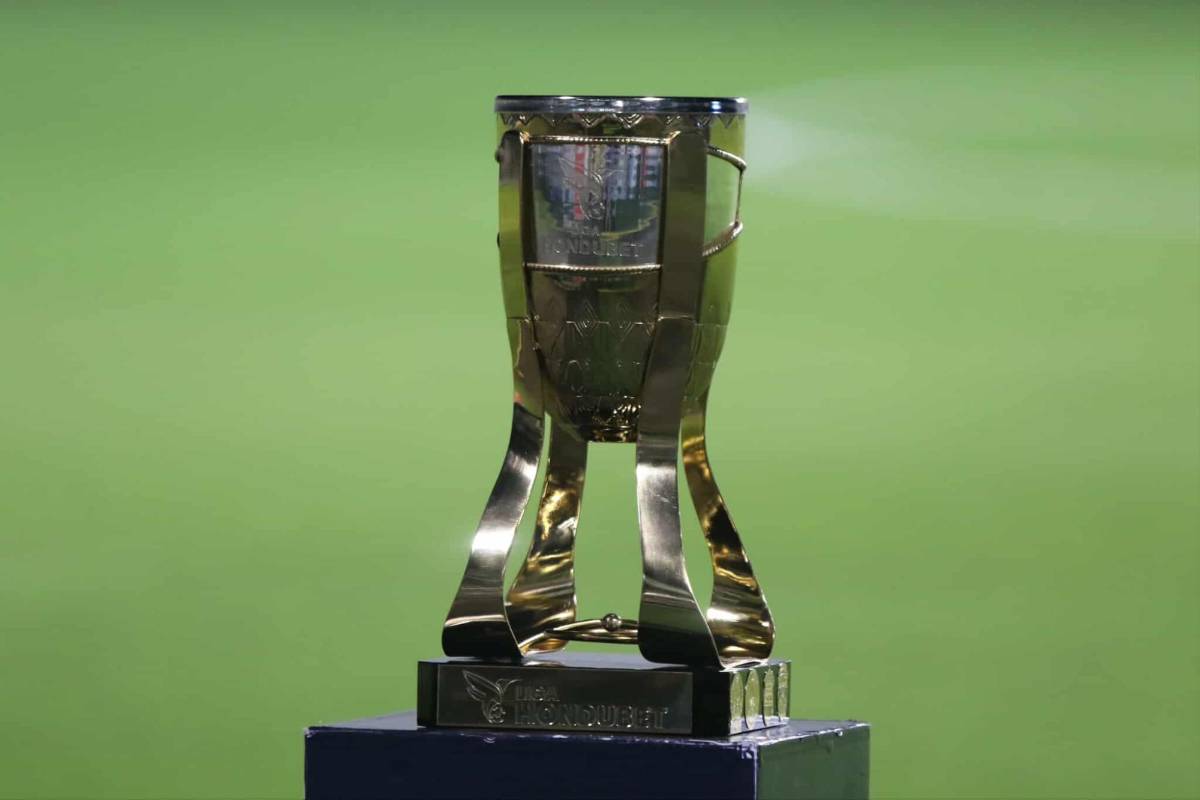 La fiesta que armó la Ultra Fiel, hermosas chicas, el estreno de la pantalla LED y ¿por qué se retrasó el Olimpia vs Motagua?