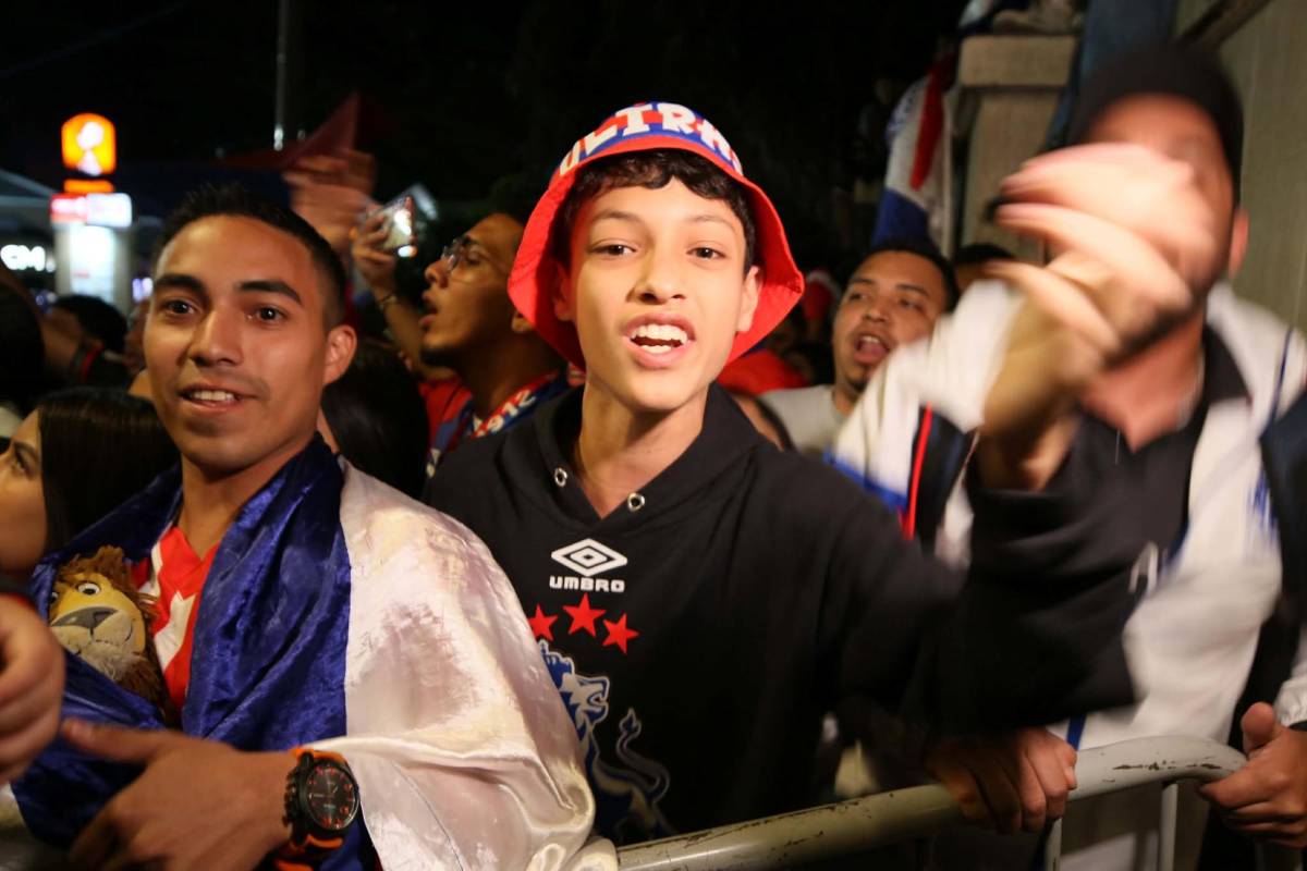 ¡Épico banderazo! Afición del Olimpia pide la 40 antes de la gran final contra Marathón