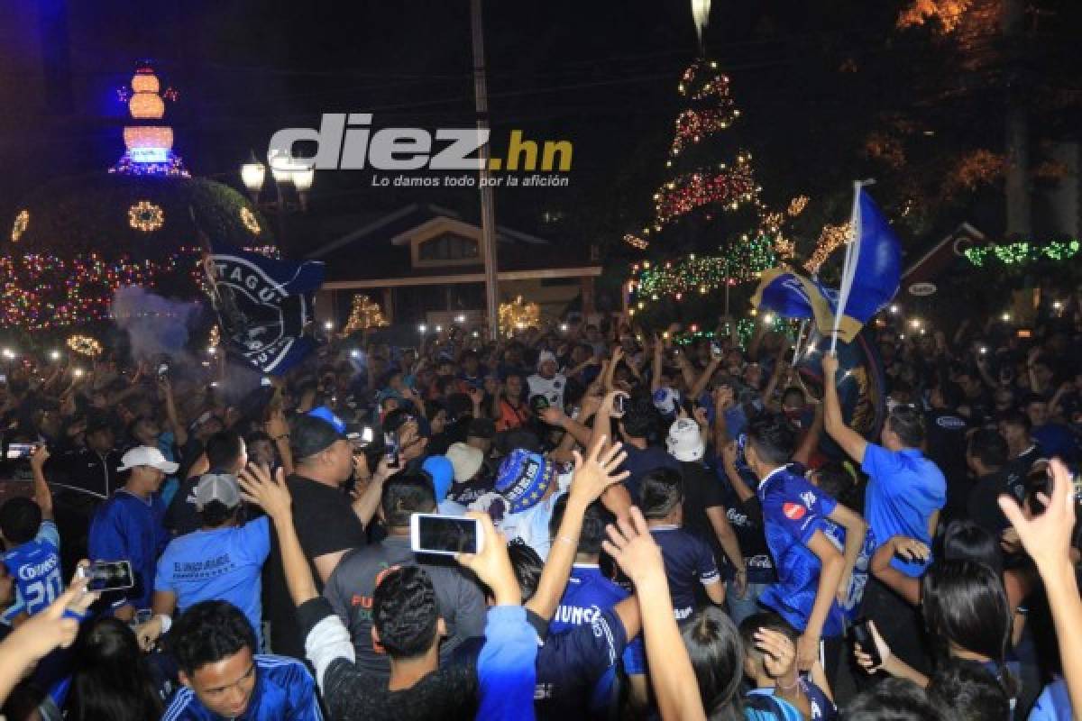 ¡Locura azul! Afición de Motagua y el banderazo previo a la final de la Liga Concacaf