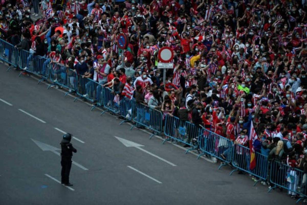 Desafian al Covid-19 y muere un hincha: Así fue el loco festejo tras consagración del Atlético en la liga española