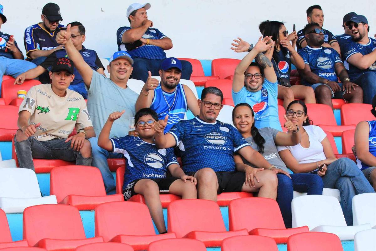 ¿Quién es la edecán que robó miradas? Familia Izaguirre sobresale y europeos no le quitan la mirada a los jugadores